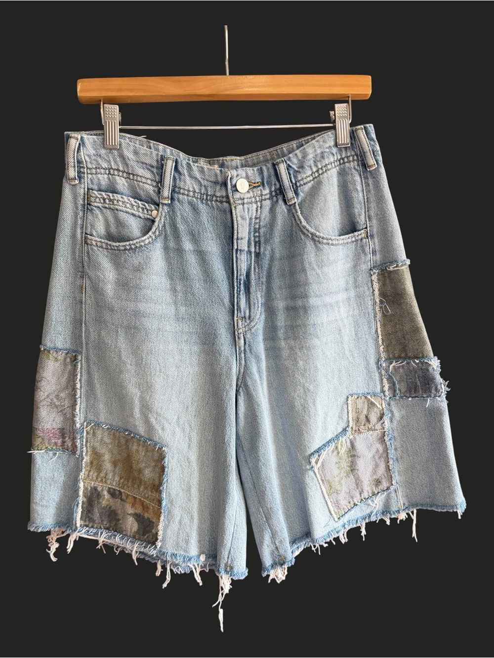 PILCRO The Adi Patchwork Mid-Rise Relaxed Bermuda Shorts Denim 29 - Picture 6 of 15